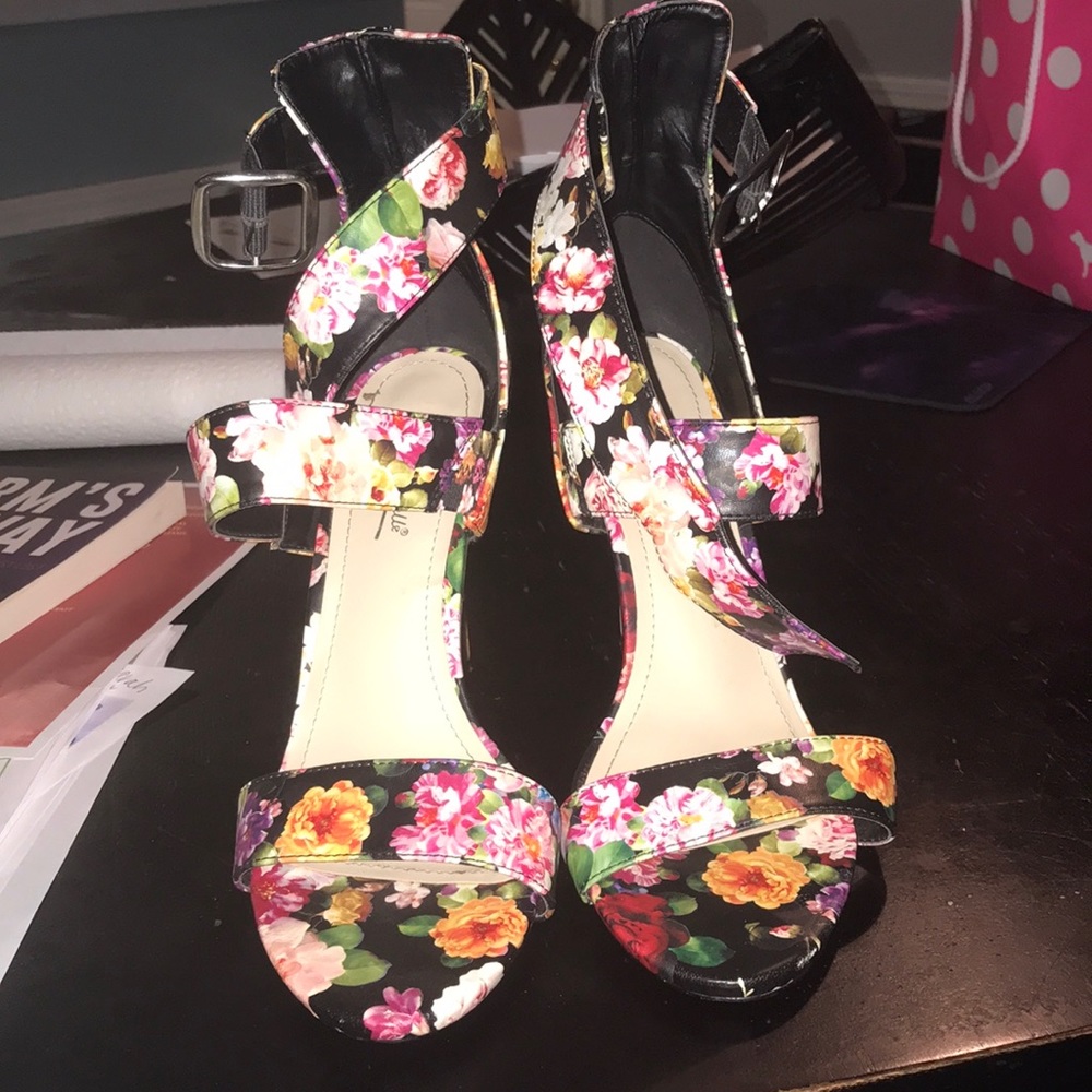 Flower print strap heels